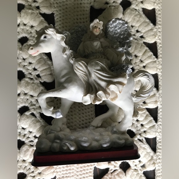 Vintage Guardian Angel Sculpture Decor Stunning Glitter Wings - Picture 6 of 14